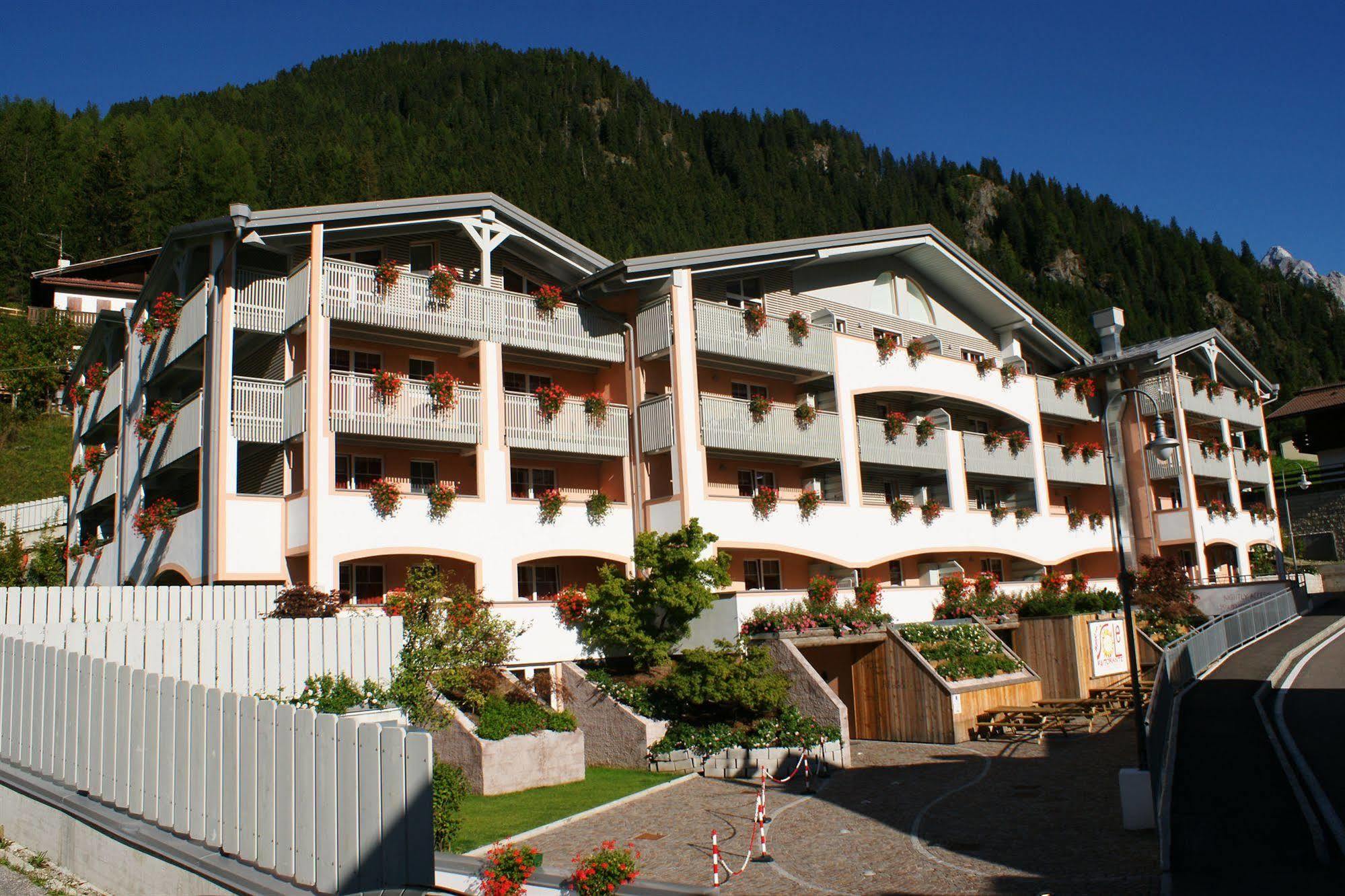 Al Sole Clubresidence Canazei Exteriör bild